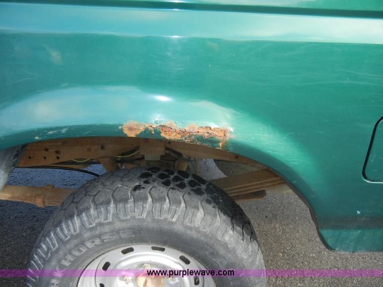 image for item C4338 1995 Ford F150 XLT pickup truck