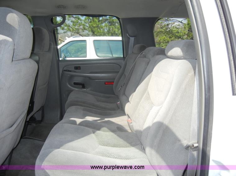 image for item C4362 2005 Chevrolet Suburban 2500 SUV