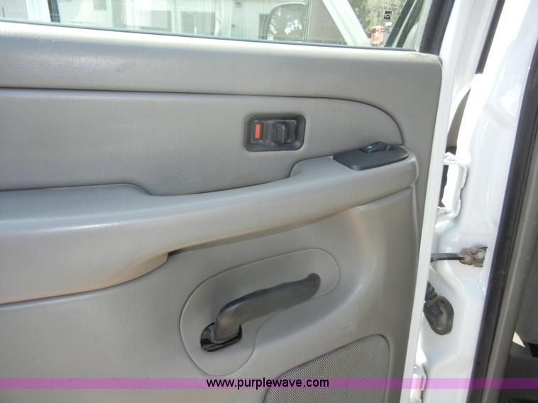 image for item C4362 2005 Chevrolet Suburban 2500 SUV