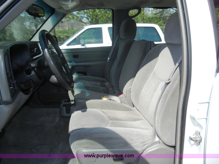 image for item C4362 2005 Chevrolet Suburban 2500 SUV