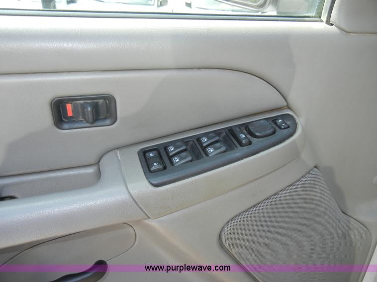 image for item C4362 2005 Chevrolet Suburban 2500 SUV