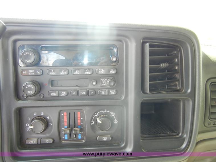 image for item C4362 2005 Chevrolet Suburban 2500 SUV