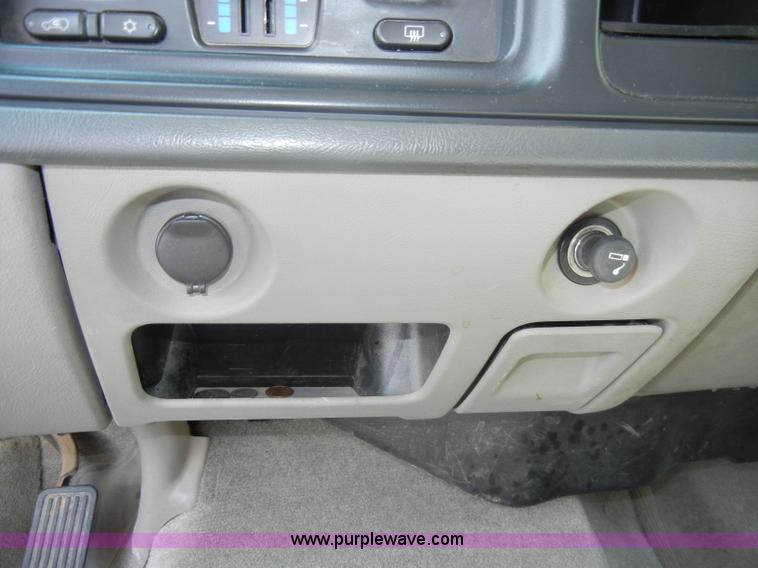 image for item C4362 2005 Chevrolet Suburban 2500 SUV