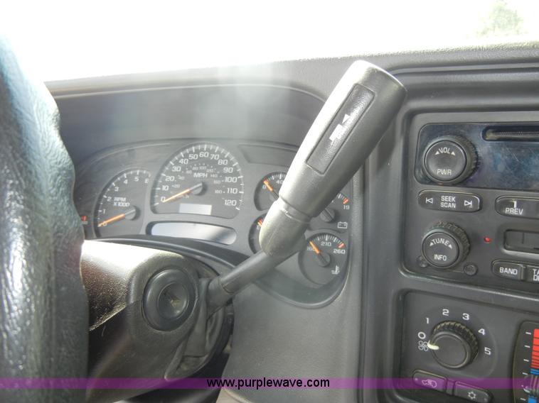 image for item C4362 2005 Chevrolet Suburban 2500 SUV
