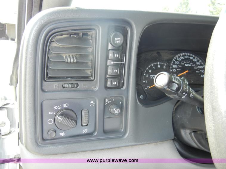 image for item C4362 2005 Chevrolet Suburban 2500 SUV