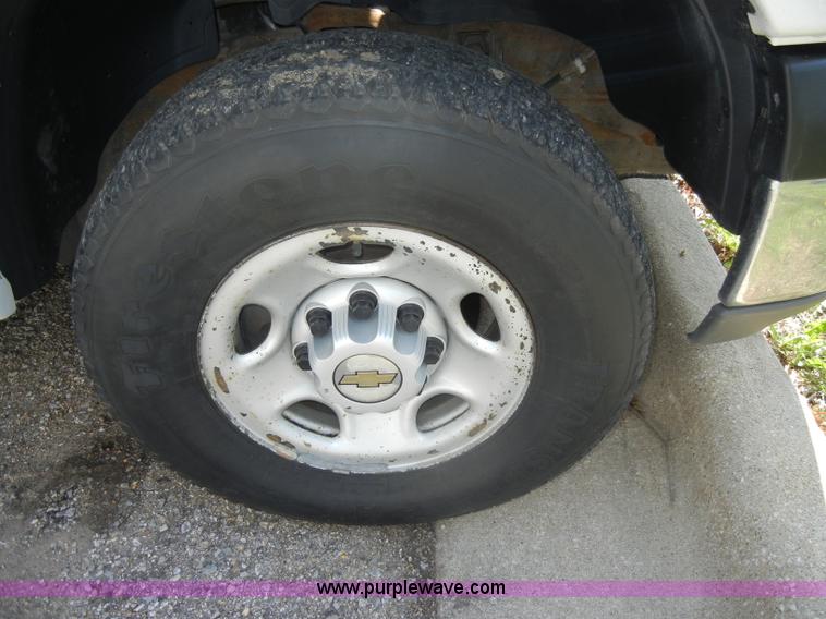 image for item C4362 2005 Chevrolet Suburban 2500 SUV