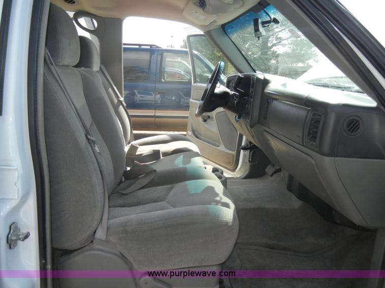 image for item C4362 2005 Chevrolet Suburban 2500 SUV