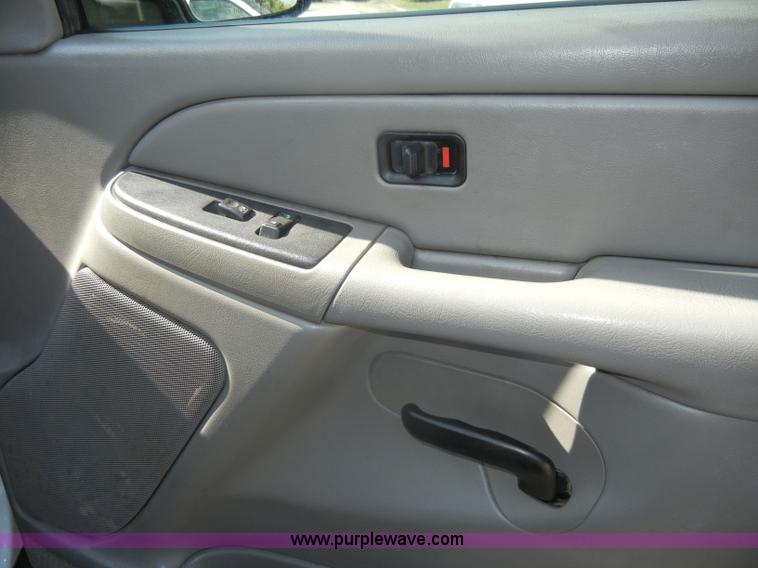 image for item C4362 2005 Chevrolet Suburban 2500 SUV