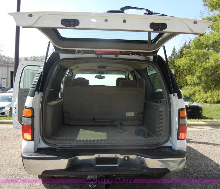 image for item C4362 2005 Chevrolet Suburban 2500 SUV
