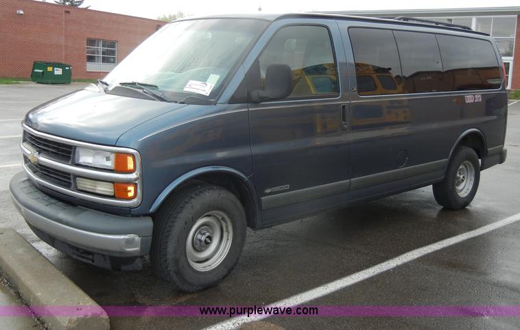 image for item C4408 1999 Chevrolet Express G1500 LS van