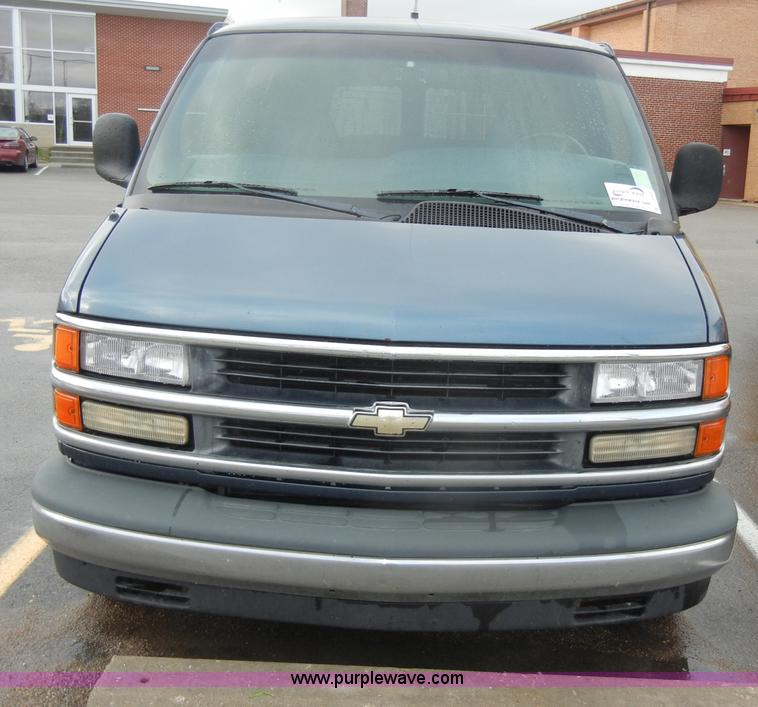 image for item C4408 1999 Chevrolet Express G1500 LS van