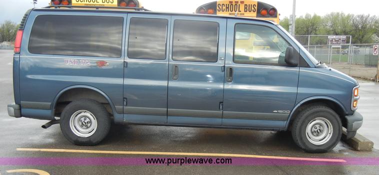 image for item C4408 1999 Chevrolet Express G1500 LS van