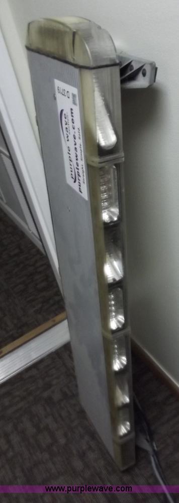 image for item D3719 Whelen SL8RR88 police light bar