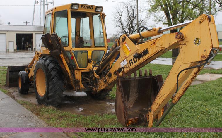 image for item D7543 Ford 555B backhoe