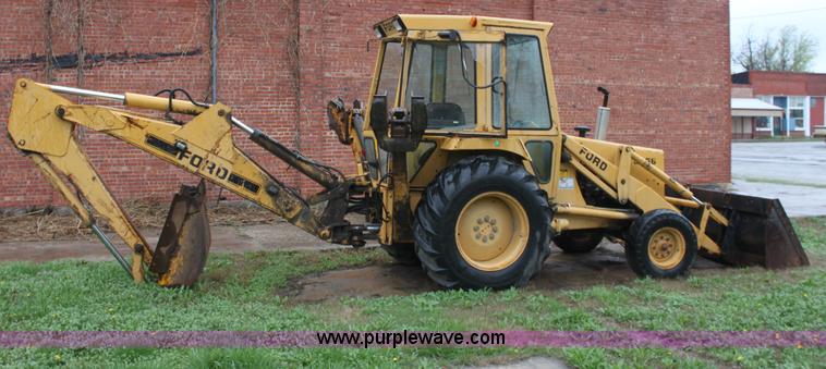 image for item D7543 Ford 555B backhoe