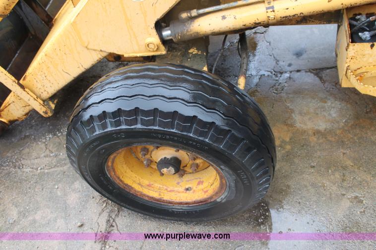 image for item D7543 Ford 555B backhoe