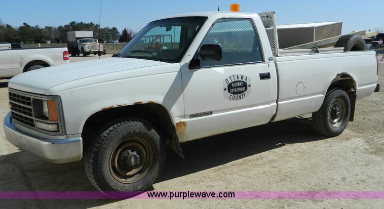 image for item D8875 1992 Chevrolet Cheyenne C2500 pickup truck