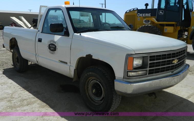 image for item D8875 1992 Chevrolet Cheyenne C2500 pickup truck