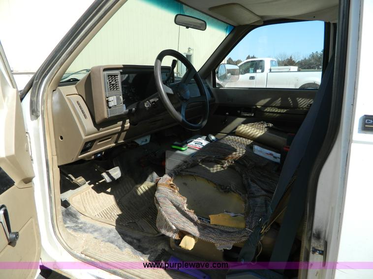 image for item D8875 1992 Chevrolet Cheyenne C2500 pickup truck