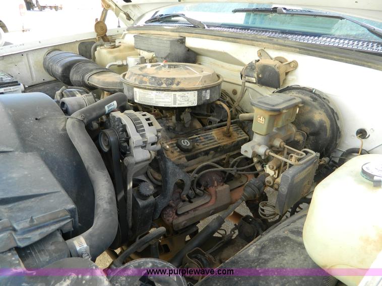 image for item D8875 1992 Chevrolet Cheyenne C2500 pickup truck