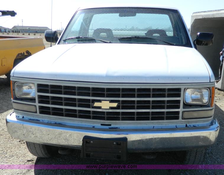 image for item D8877 1992 Chevrolet Cheyenne C2500 pickup truck