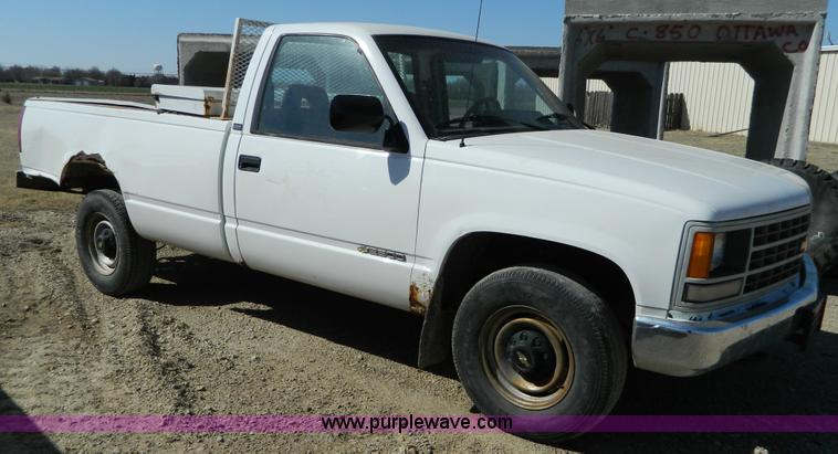 image for item D8877 1992 Chevrolet Cheyenne C2500 pickup truck