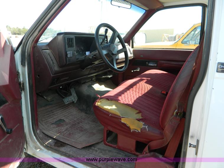 image for item D8877 1992 Chevrolet Cheyenne C2500 pickup truck