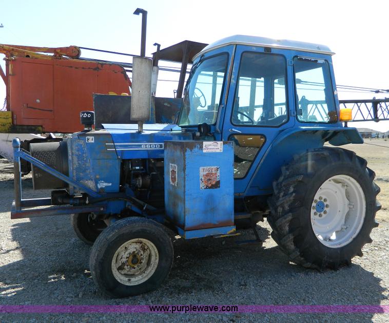 image for item D8880 1979 Ford 6600 tractor