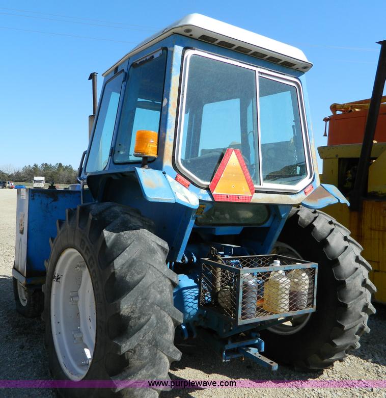 image for item D8880 1979 Ford 6600 tractor