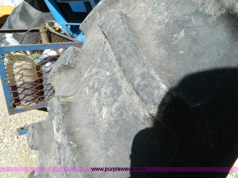 image for item D8880 1979 Ford 6600 tractor