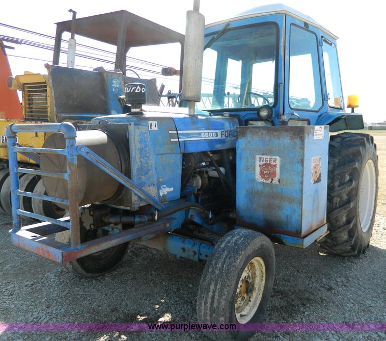 image for item D8880 1979 Ford 6600 tractor