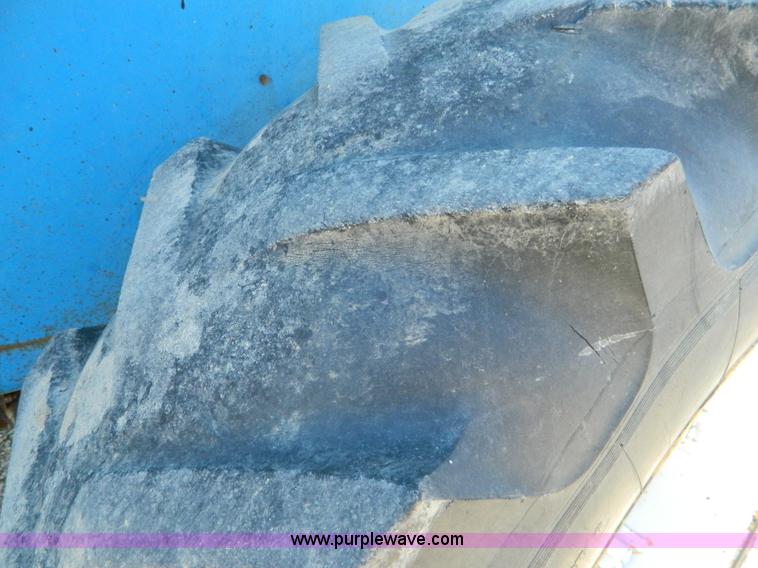 image for item D8880 1979 Ford 6600 tractor