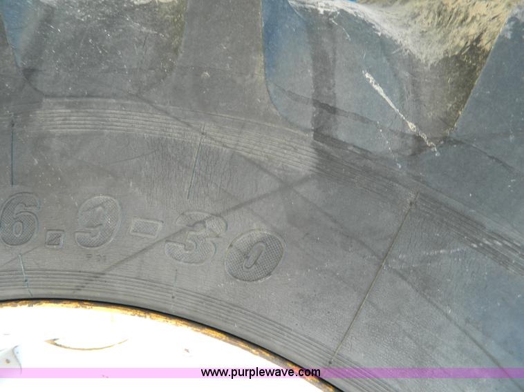 image for item D8880 1979 Ford 6600 tractor