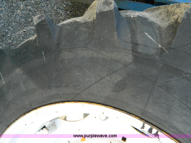 image for item D8880 1979 Ford 6600 tractor