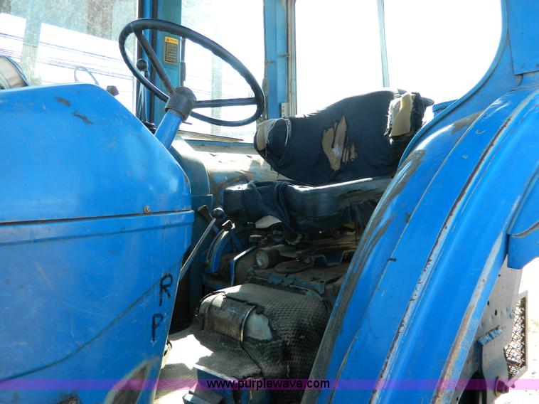 image for item D8880 1979 Ford 6600 tractor