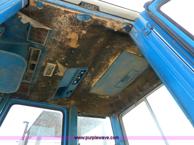 image for item D8880 1979 Ford 6600 tractor