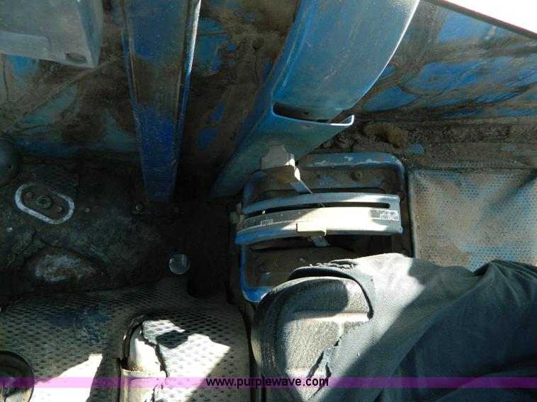 image for item D8880 1979 Ford 6600 tractor