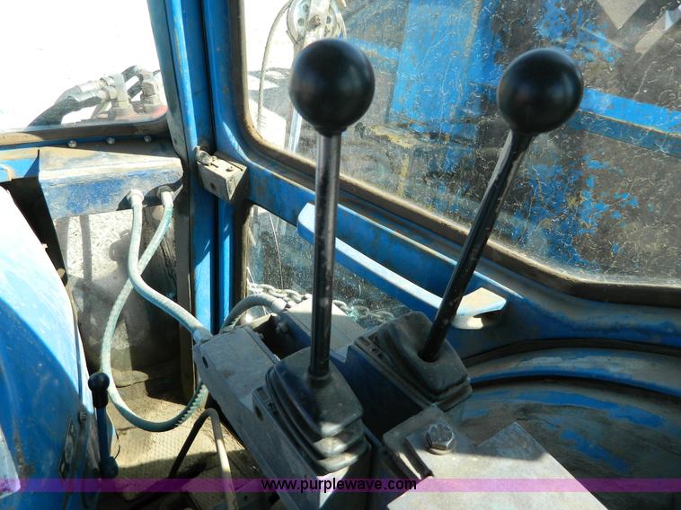 image for item D8880 1979 Ford 6600 tractor