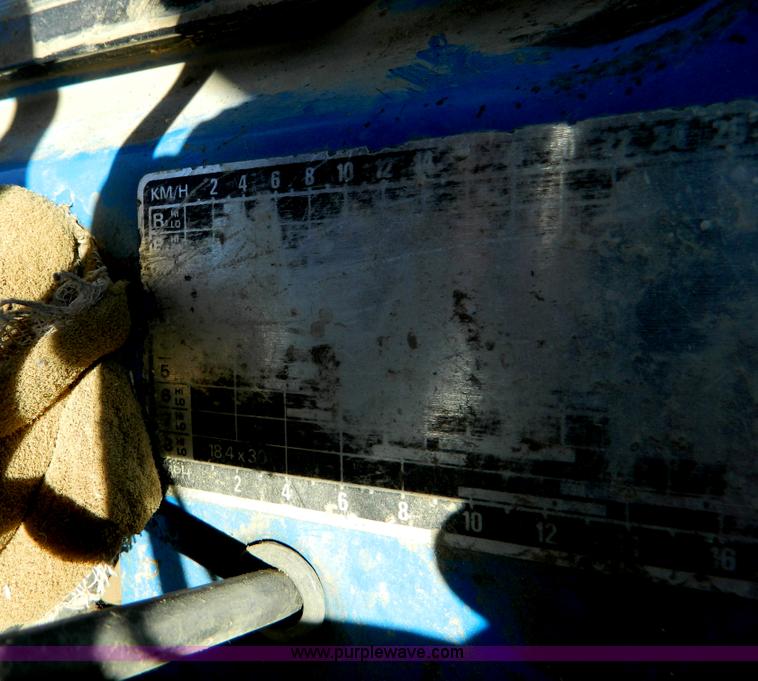 image for item D8880 1979 Ford 6600 tractor