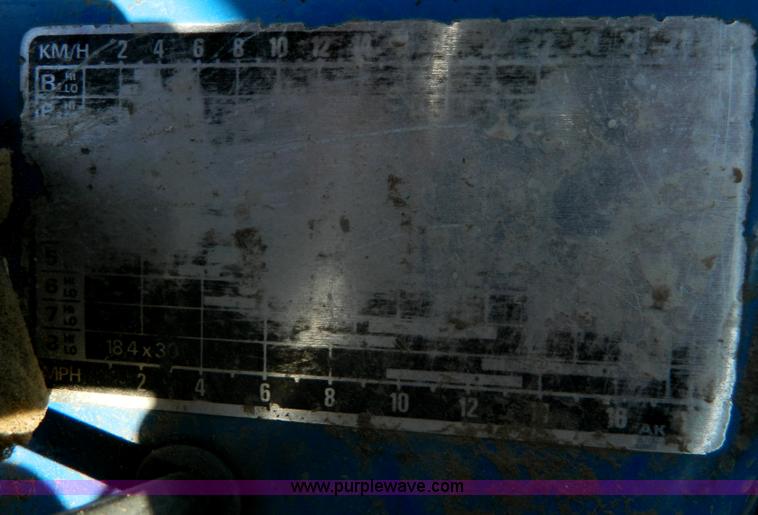 image for item D8880 1979 Ford 6600 tractor