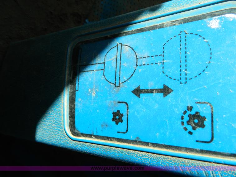 image for item D8880 1979 Ford 6600 tractor