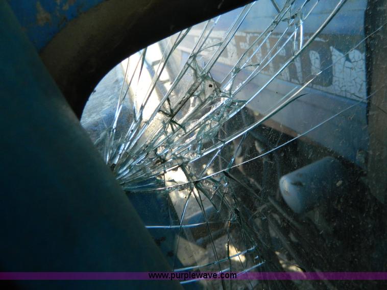 image for item D8880 1979 Ford 6600 tractor