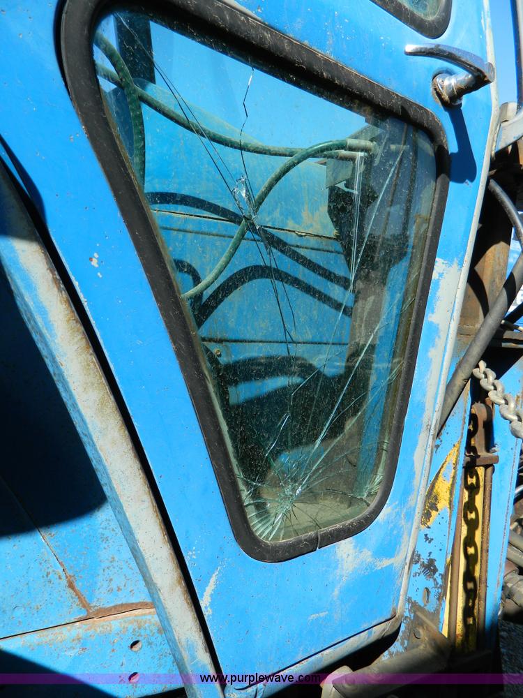 image for item D8880 1979 Ford 6600 tractor