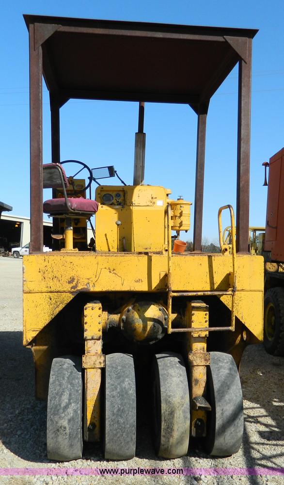 image for item D8881 Galion roller packer