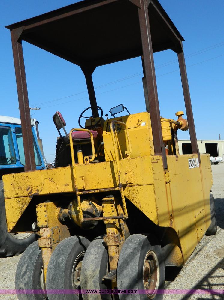 image for item D8881 Galion roller packer