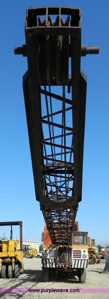 image for item D8882 Link-Belt 60' crane