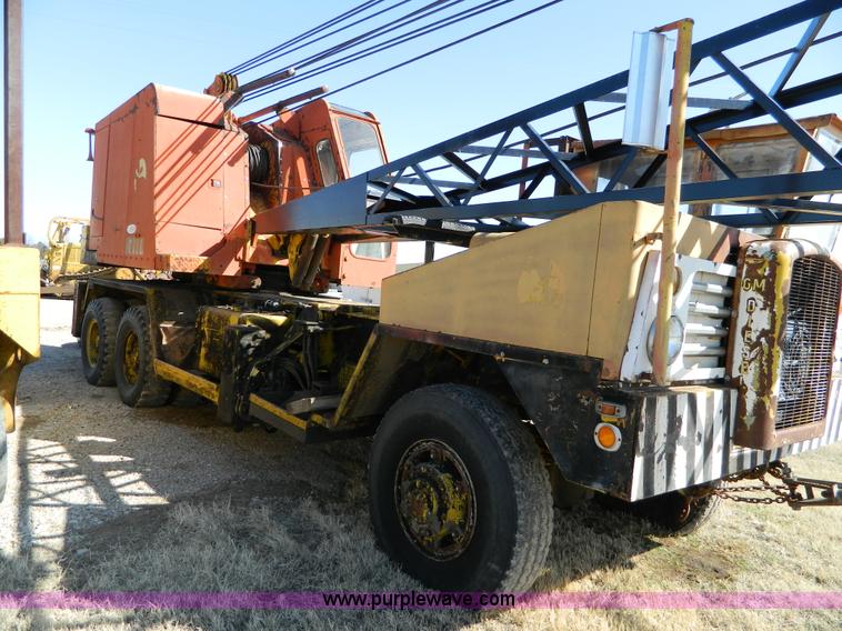 image for item D8882 Link-Belt 60' crane