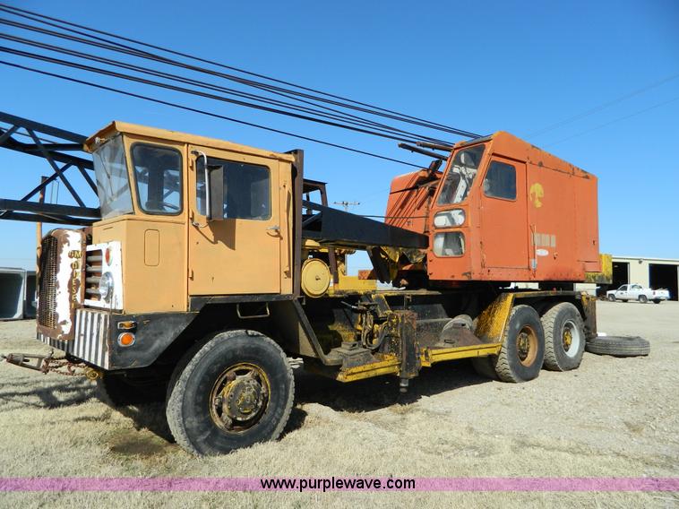 image for item D8882 Link-Belt 60' crane