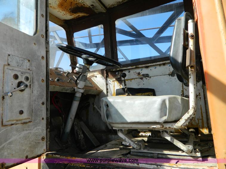 image for item D8882 Link-Belt 60' crane