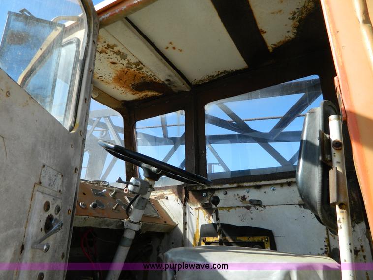 image for item D8882 Link-Belt 60' crane